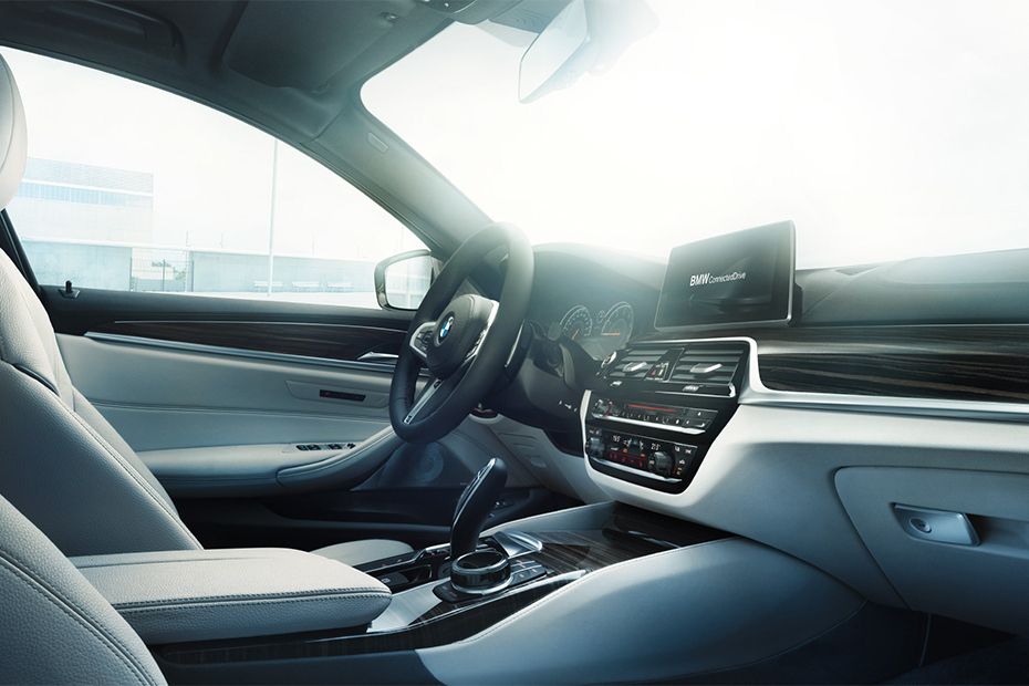 BMW 5 Series Sedan Front Seats (Passenger View)